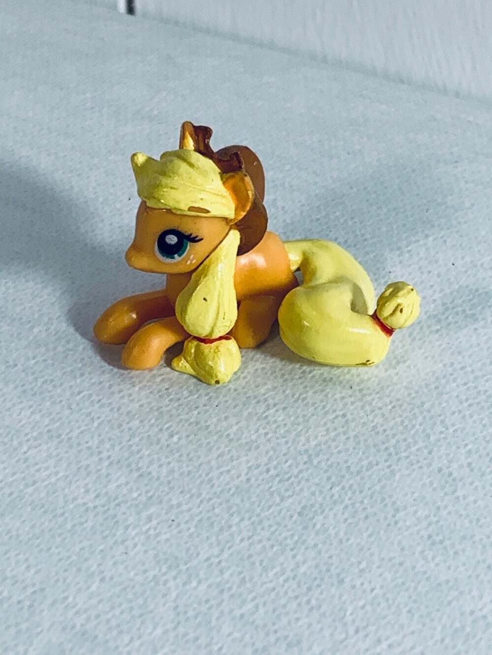 My Little Pony Mini Figure Applejack 1 inch has wear